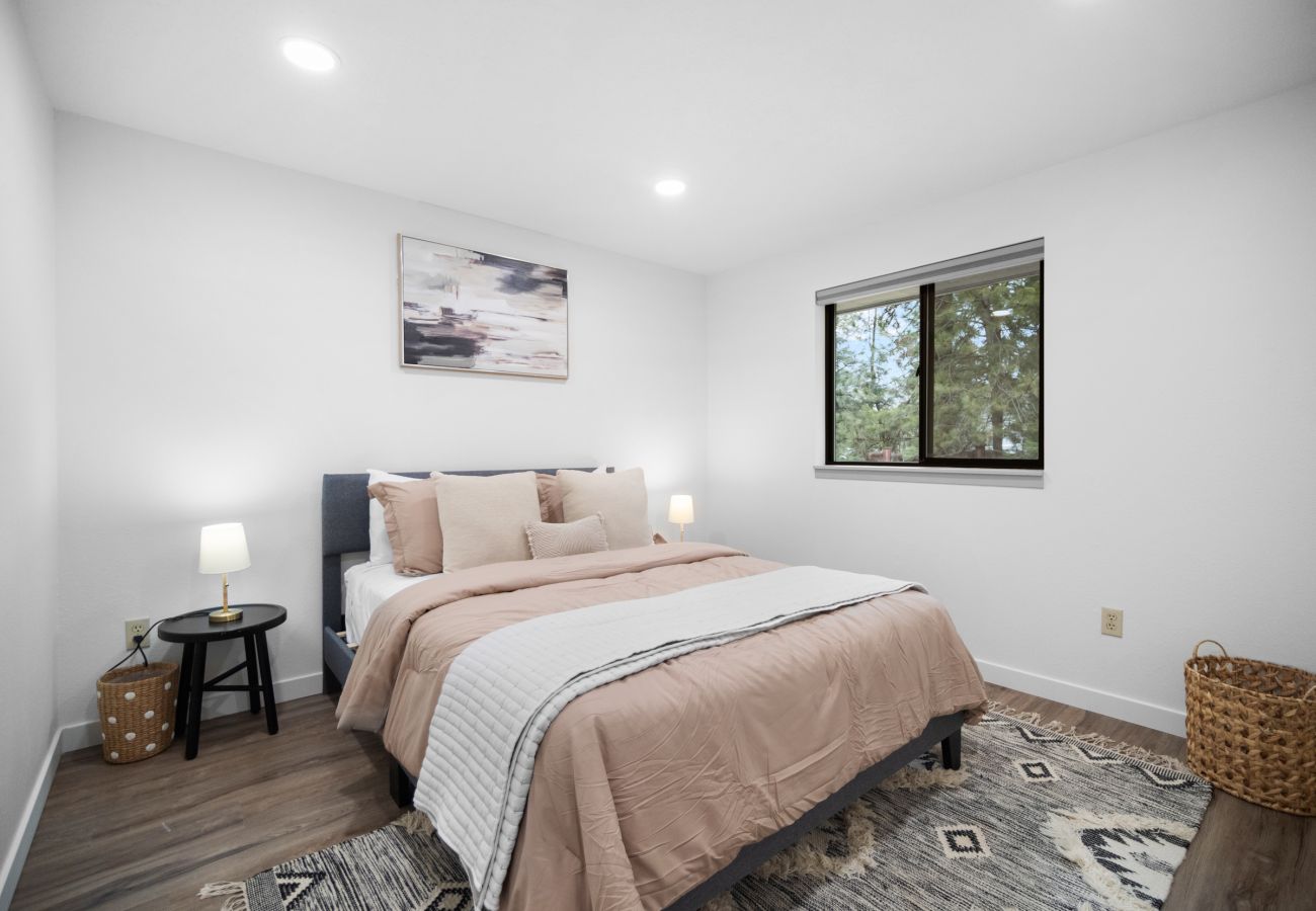 House in Spokane - Modern 2 Bedroom Duplex