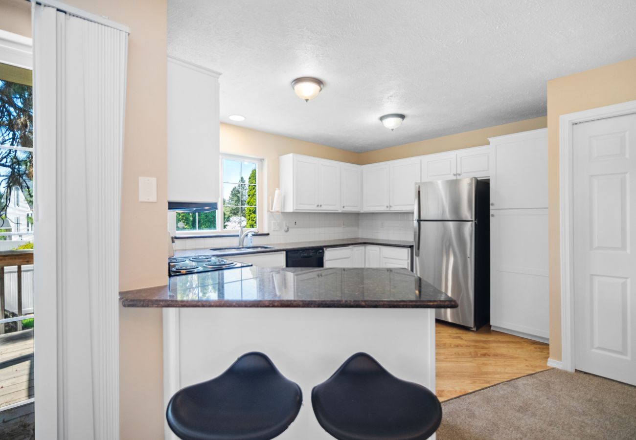 House in Spokane - Open and Bright 3 bedroom Long Term Rental