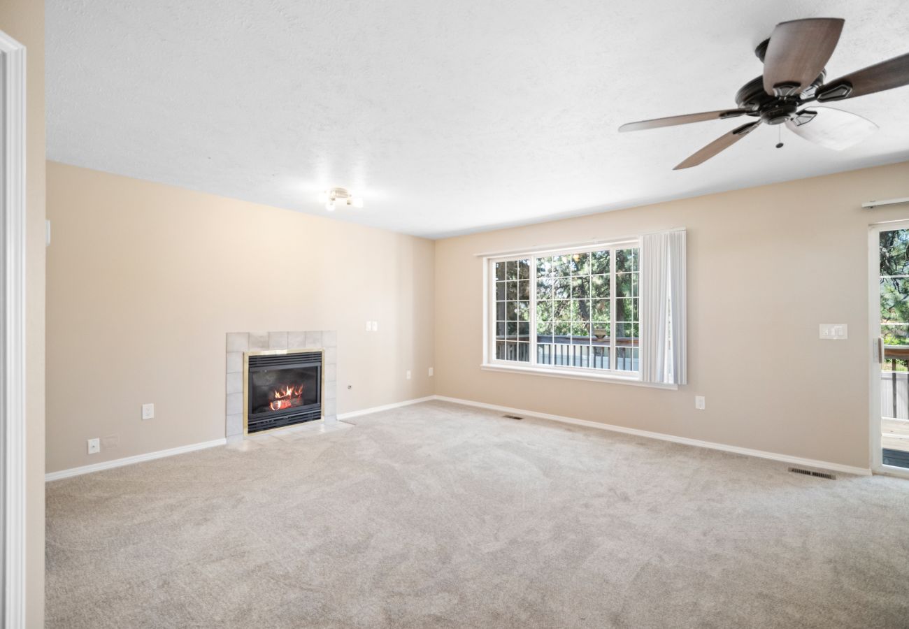 House in Spokane - Open and Bright 3 bedroom Long Term Rental