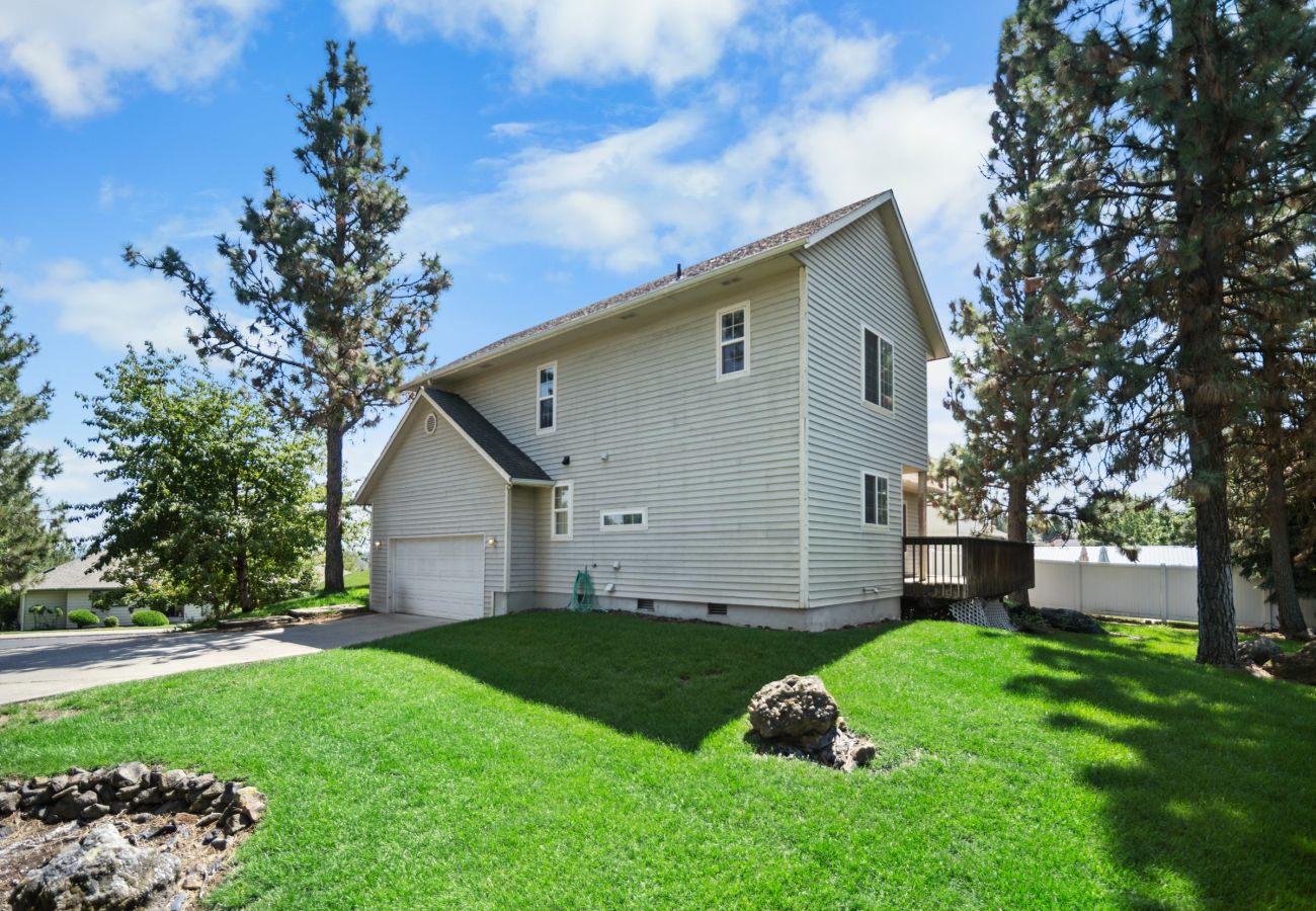 House in Spokane - Open and Bright 3 bedroom Long Term Rental