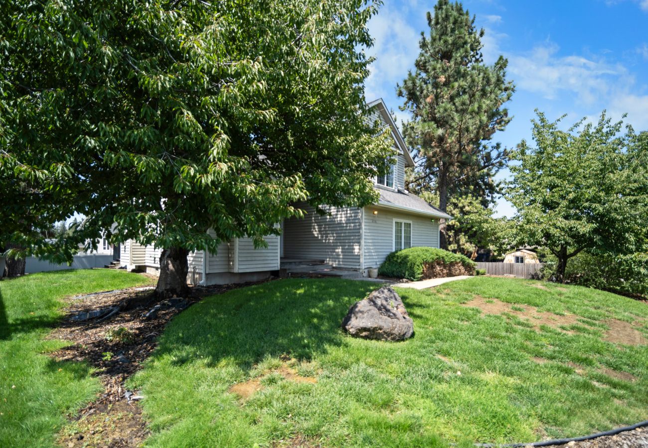 House in Spokane - Open and Bright 3 bedroom Long Term Rental