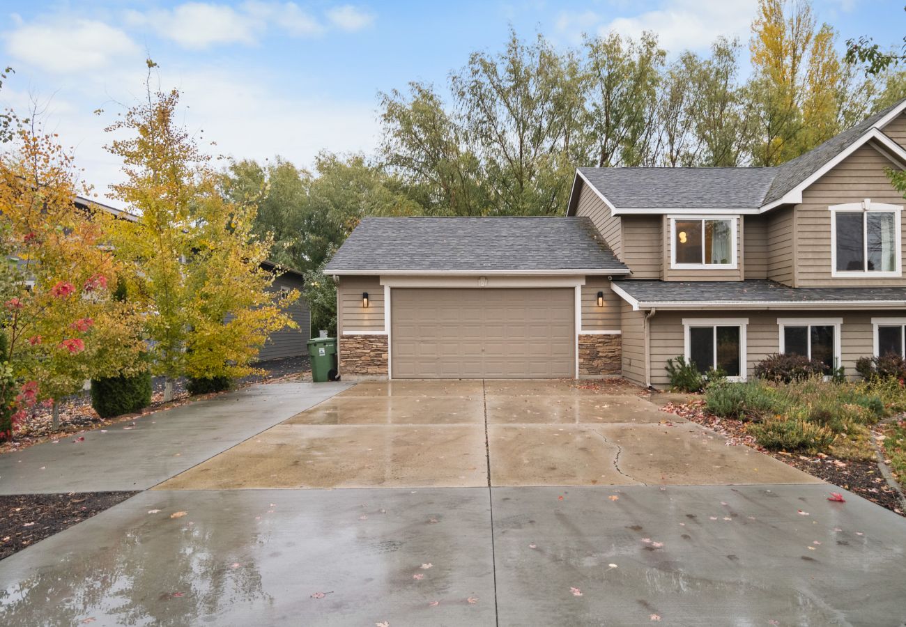 House in Spokane - Open and Bright 5 Bedroom Home 