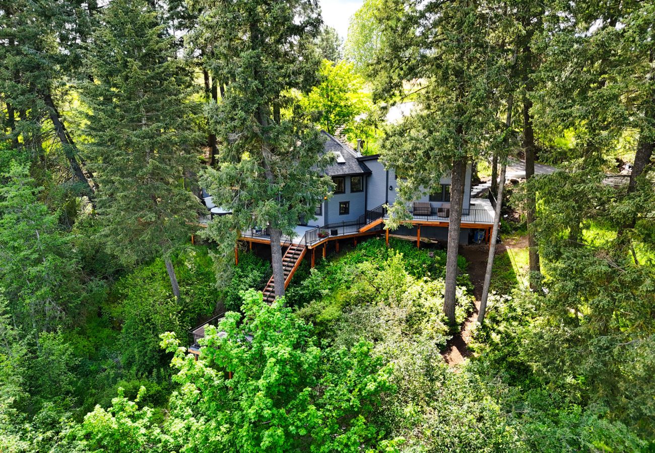 Cabin in Spokane - Adullam Rustic Cabin