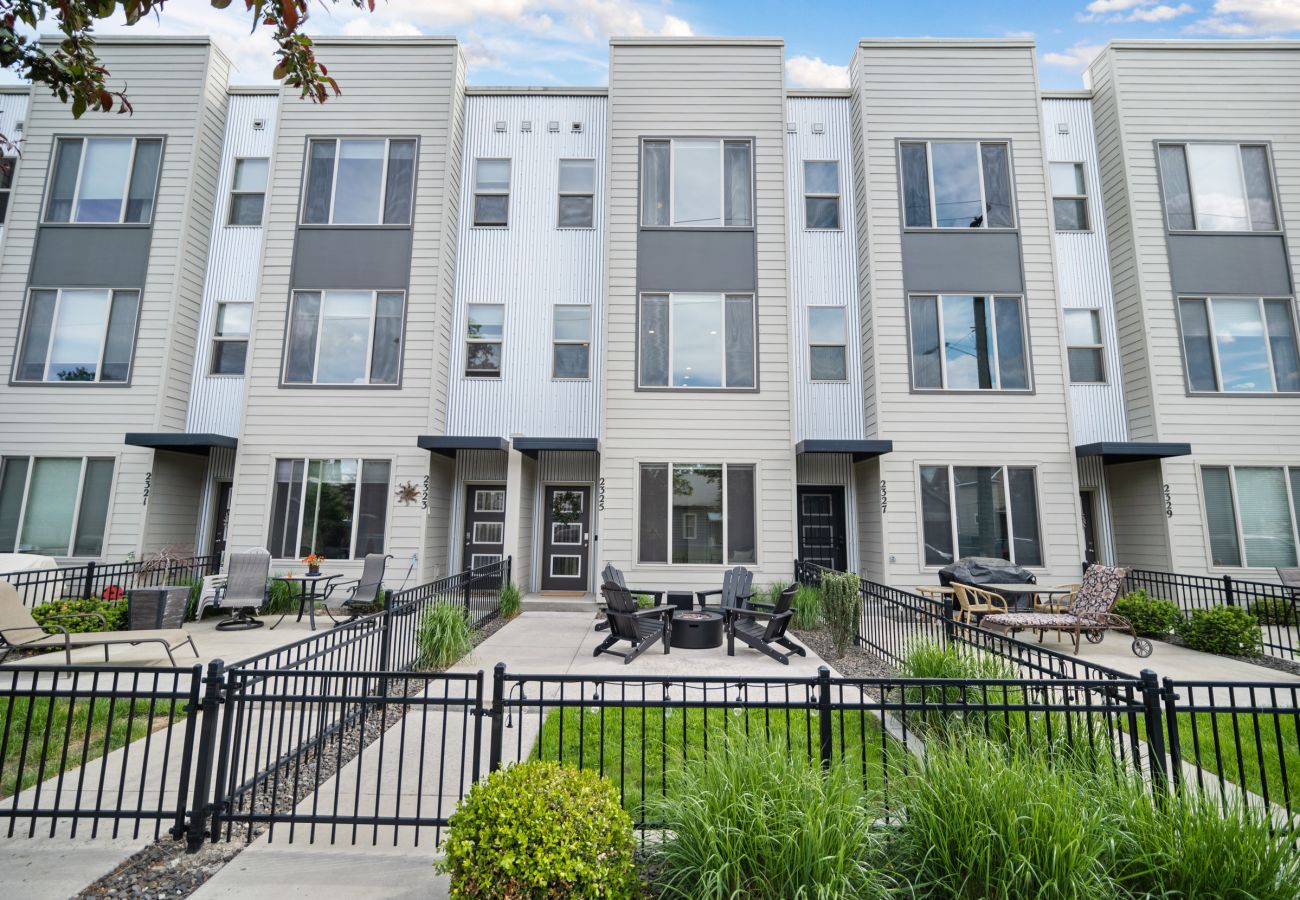 Townhouse in Spokane - Luxurious Townhome in Kendall Yards